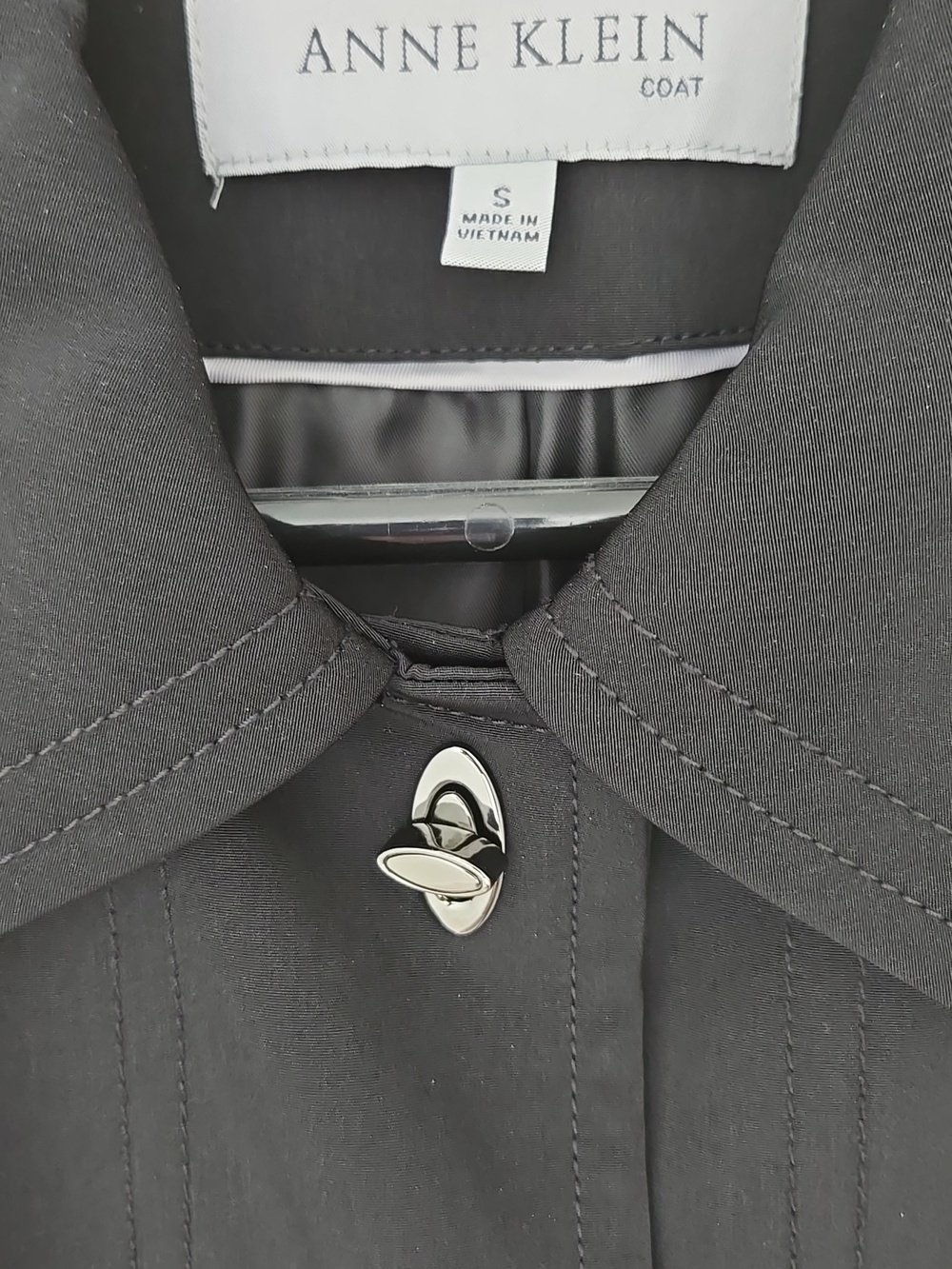 NWOT - Anne Klein Black Trench Coat with Silver Clasps - Picture 3 of 7